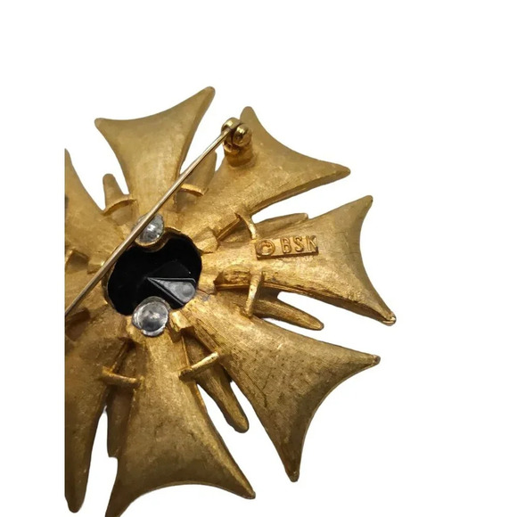 BSK Smokey Stone Textured Maltese Cross Flower Brooch Pin Gold Tone Vintage - Picture 5 of 6